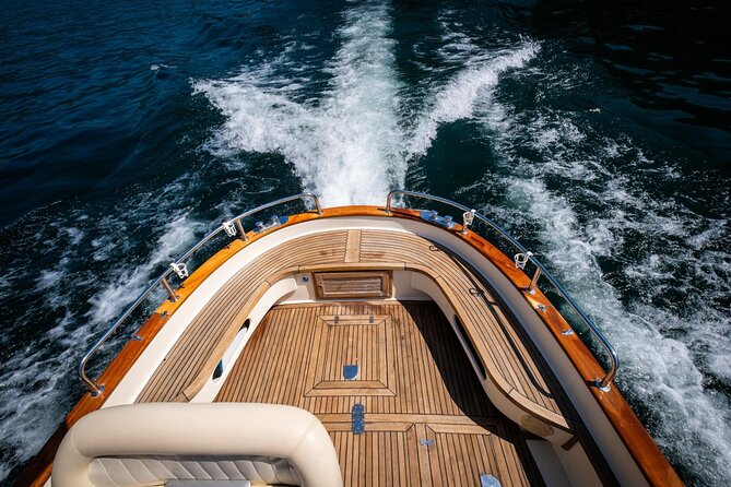 1H Private Cruise on a beautiful wooden speedboat on Lake Como - Villa Olmo and the Seaplane Hangar: The Lake’s Little Surprise