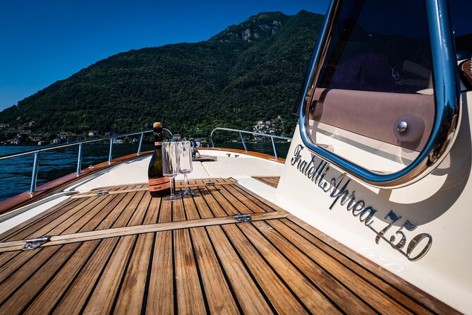 1H Private Cruise on a beautiful wooden speedboat on Lake Como - Moltrasio and the Versace Villa Area: Celebrity Lore, Seen Directly