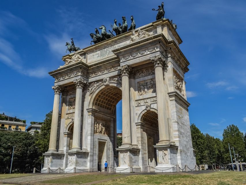 2-Hour Milan by Night Walking Tour - Duomo Square: cathedral views when the streets cool off
