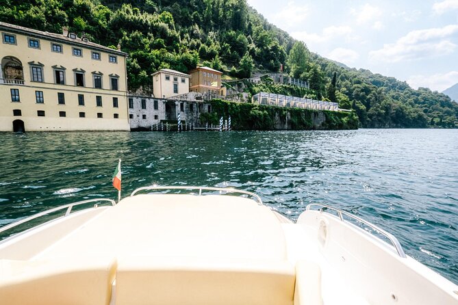 2 Hours Private Cruise on Lake Como Cranchi Motorboat - Entering Lake Como from the stern: what makes this cruise work