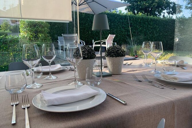 3 Hours Pizza and Tiramisù Workshop in Como - Eat like a dinner guest: the home setting and table experience