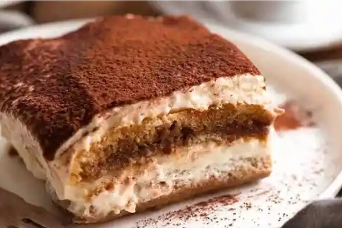 3 Hours Pizza and Tiramisù Workshop in Como - Meeting at Piazza Alessandro Volta, then heading to the class kitchen