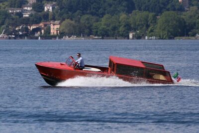 4 Hours Private Wooden Boat Tour stop Bellagio Varenna 6 pax - The boat-and-villa rhythm: how the 4 hours are paced