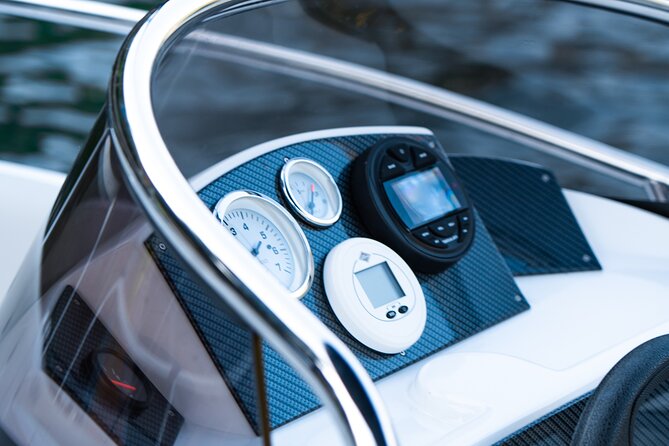 Be the Captain : Drive Your Own Boat on Lake Como - Boat Size, Comfort, and How the Private Setup Works