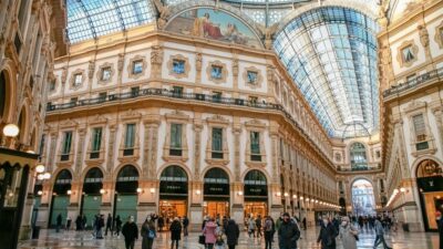 Best of Milan: Private Walking Tour with a Local - Starting at Piazza del Duomo: the easiest way to get oriented