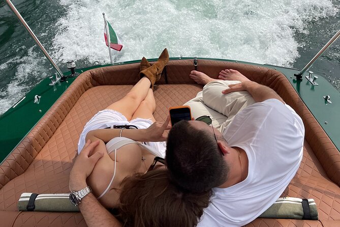 Boat tour on Lake Como - Entering Lake Como by boat: why this format feels better