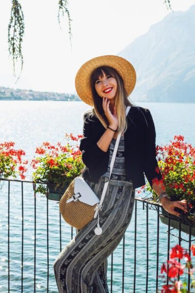 Como: Express Walk with a Local in 60 minutes - How a local guide turns landmarks into real stories
