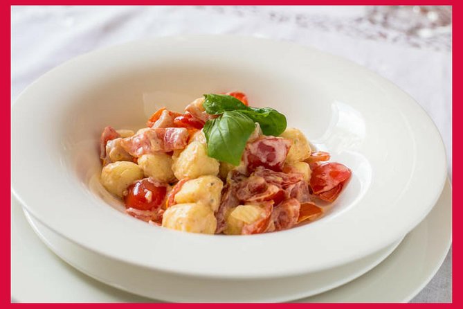 Como: Home Dining & Live Show Cooking with a Local by Cesarine - What you help make: pasta and dessert you’ll remember