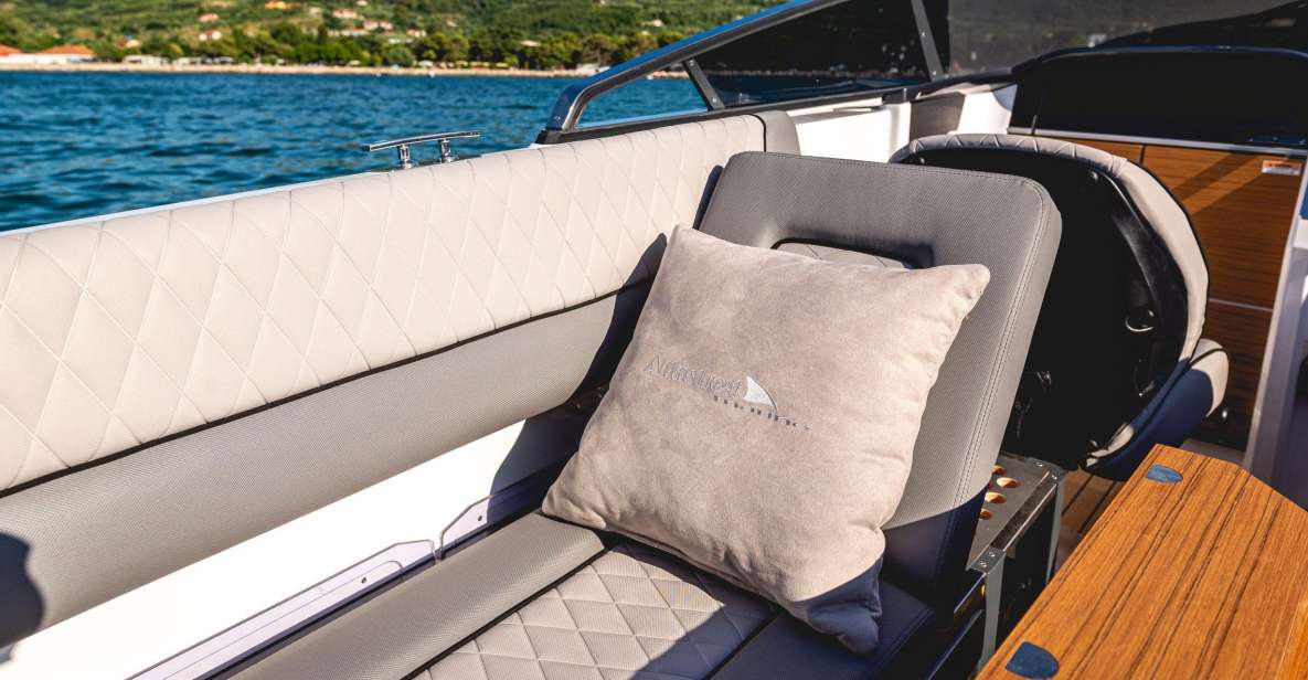 Como: Luxury Boat Tour on Lake Como - The Como to Cernobbio Stretch: Views Plus Villa Background