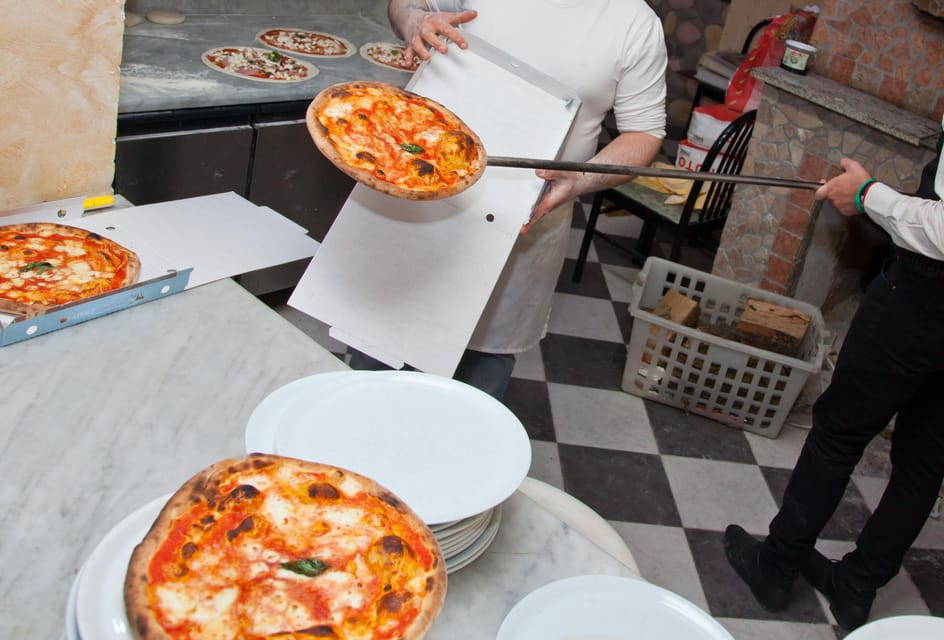 Como: Premium Pizza-Making Class at a Pizzeria - Bruschetta break: a smart palate reset