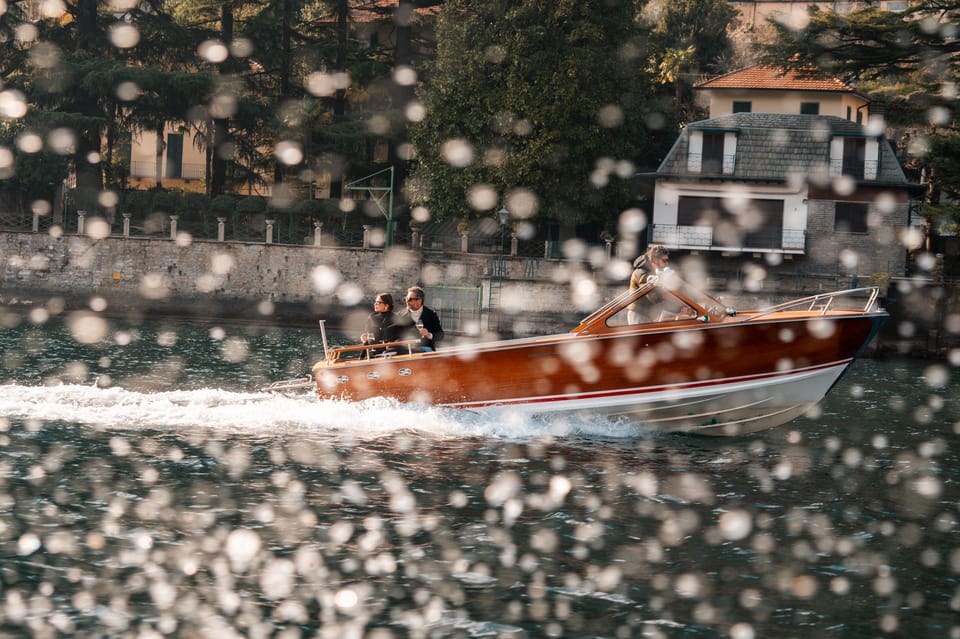 Como: Private Classic Wooden Boat Tour with Prosecco - Villa Le Rose, Versache residence, Passalacqua, and the Vatican link