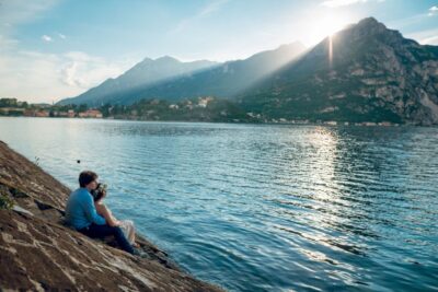Como: Private Photoshoot with Post-Editing - Meeting outside McDonald’s: the easy start point (and why it matters)