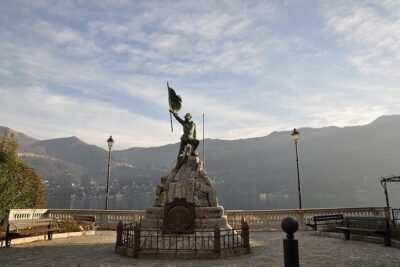 Como: Small-Group 2 Hours Walking Tour - Teatro Sociale: Castle Walls Inside a 1811 Theater
