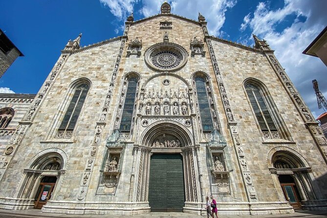 Como Walking Tour with Audio and Written Guide by a Local - Stop 2: Piazza San Fedele and the Dragon Portal