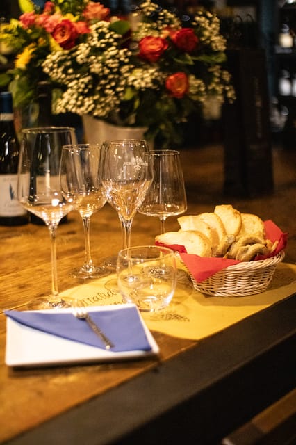 Como: Wine Tasting Experience with Cheese and Cold Cuts - Price and value: is $59 per person fair for Como?
