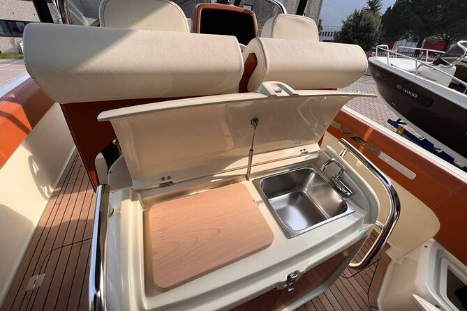 Dreamer tour(1 H) luxury boat aperitif onboard - Villa Taverna and the Poldi Pezzoli expansion