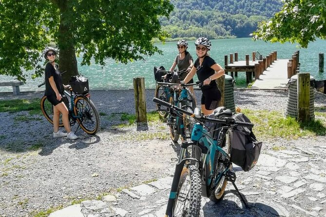 E-Bike Tour around Three Lakes and Idyllic Mountain Life - First stop feeling: Cardano’s cobbled lanes and the Bagatti Valsecchi villa