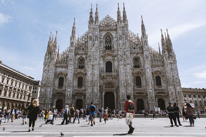 e-Scavenger hunt Milan: Explore the city at your own pace - Porta Sempione: city-gate landmark plus a district name