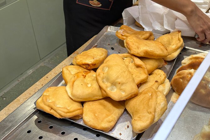 Eating Milan Street Food Tour with Guided Tasting and Sightseeing - How much standing and crowding to expect