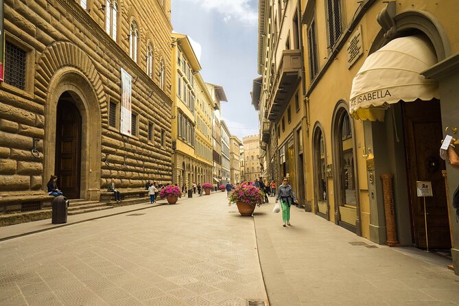 From Milan: Discover Florence & Pisa on an Exciting Full-Day Tour - Florence Stop 1: Piazza di Santa Croce and the names you recognize