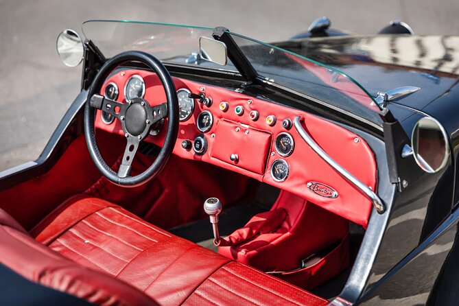 From Milan | Drive a vintage car on Lake Como - Stop 2: Cernobbio for a coffee break and Villa-style lake glamour
