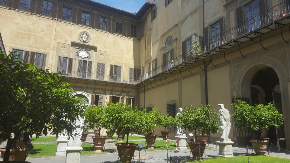 From Milan: Florence Walking Tour with Train Tickets - Style of guiding: what to expect from the local professional