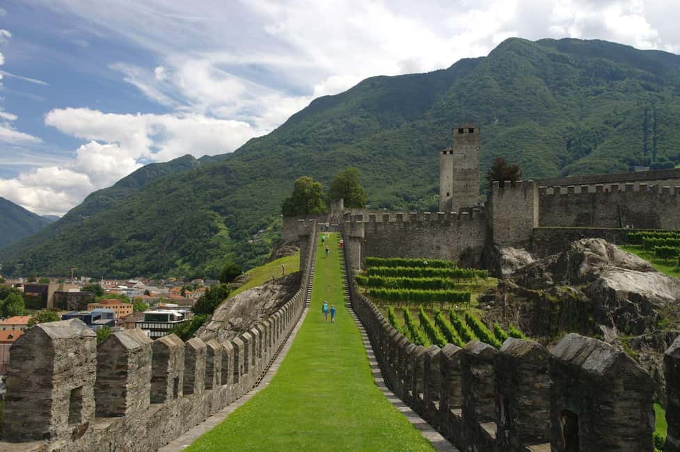 From Milan: Lugano, Bellinzona and Chocolate Factory Trip - Bellinzona UNESCO Castle Walls: Castel Grande and the Best Photo Stops
