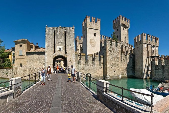 Full-Day Lake Garda and Desenzano del Garda from Milan - small group tour - Desenzano del Garda: the guided start and the boat hop to Sirmione