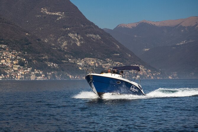 Glamour tour (3 H) speed boat stop in Bellagio - Bellagio from the water: between two branches and away from road stress