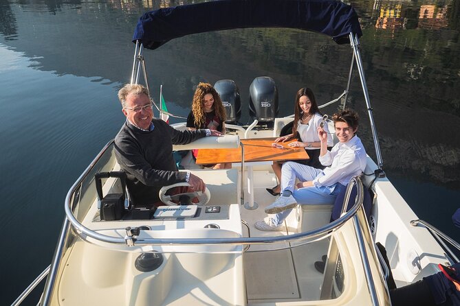 Glamour tour (3 H) speed boat stop in Bellagio - Moltrasio, Carate Urio, and Laglio: villa towns that look like they belong on film