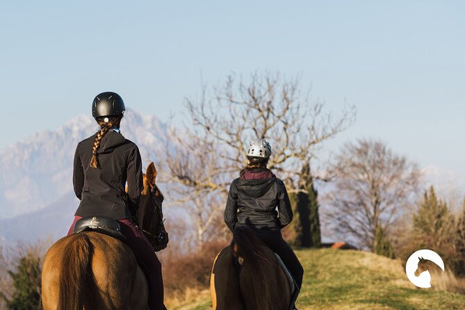Horseback riding for experts between the lake and the mountains - What Happens in the Morning: Briefing, Gear, and First Riding Block