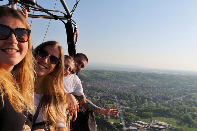 Hot air balloon flight Milan Monday-Friday - Meeting point at Bar8 in Sant’Angelo Lodigiano: simple, but plan for it