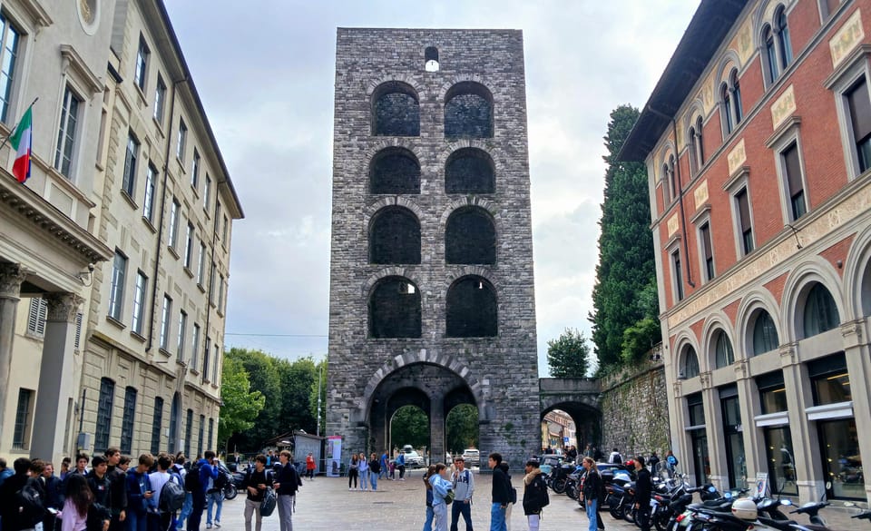 How: Tour of the historic center - Tempio Voltiano and the final stretch near the lakefront area