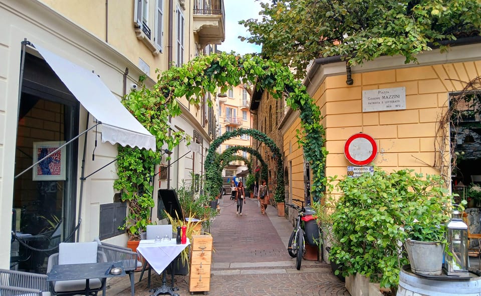 How: Tour of the historic center - Porta Torre: stepping into a 12th-century entryway
