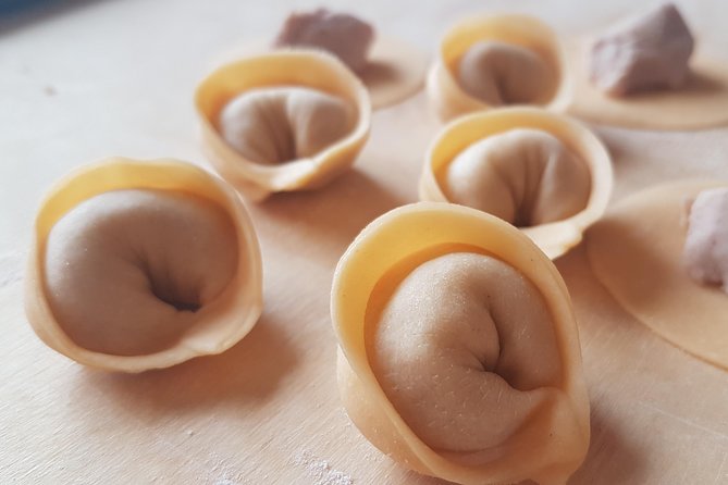 Italian Cocktail + Art of Making Pasta Cooking Class In Unique Milan Location - How the 2 hours 30 minutes usually feels in a small-group class
