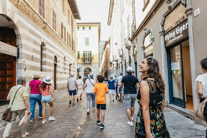 Lake Como and Bellagio with Private Boat Cruise Included - Milan to Lake Como by air-conditioned coach: the scenic warm-up