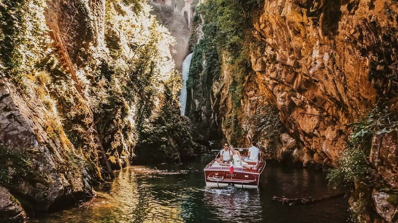 Lake Como: Classic Boat Private Tour - Villa Cassinella on the Short Cruise (30 Minutes)