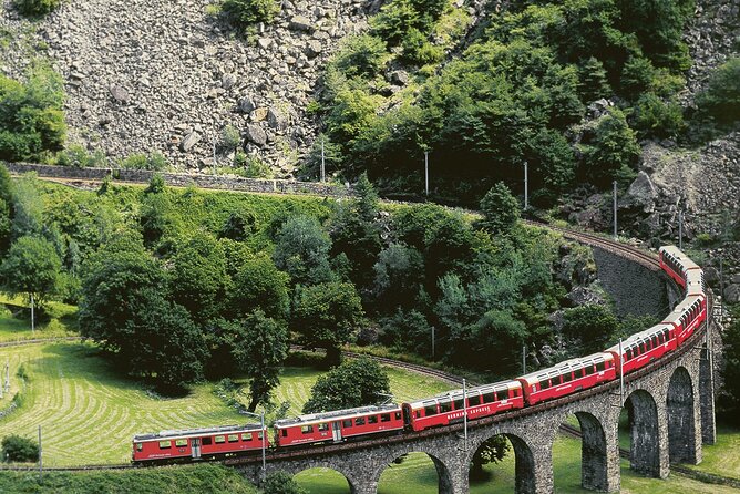 Lake Como cruise, St.Moritz and Bernina Red Train - Lake Como cruise: Bellagio, Varenna, and Villa Balbianello in one hour