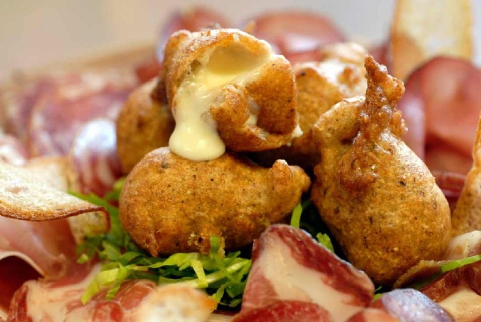 Lake Como: Food Walking Tour - Wine tasting in a historic shop: cured meats and your first local pour