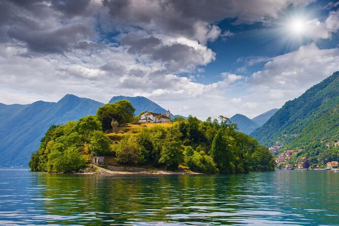 Lake Como Private Boat Tour 2h. Como - Villa Balbianello & more - Onboard experience: captain-led comfort, drinks, and easy conversation