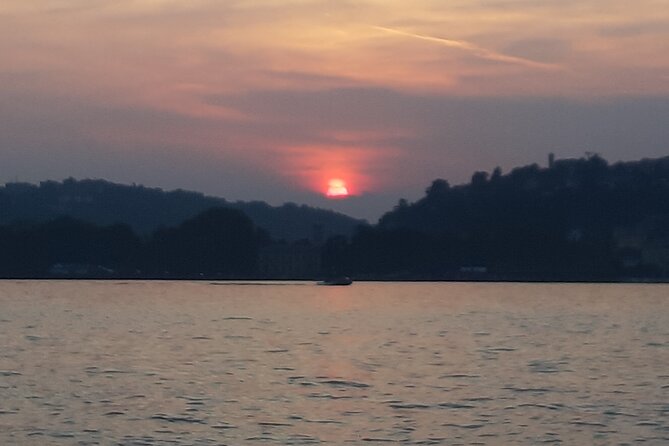 Luxury Sunset Lake Como 1h or experience with enchanting view - The Alfastreet 25: luxury that still feels relaxed on the water