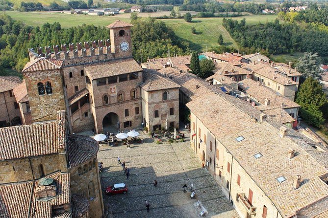 Medieval villages & Cremona Stradivari's town, tour from Milan - Getting from Milan to the countryside without wasting time