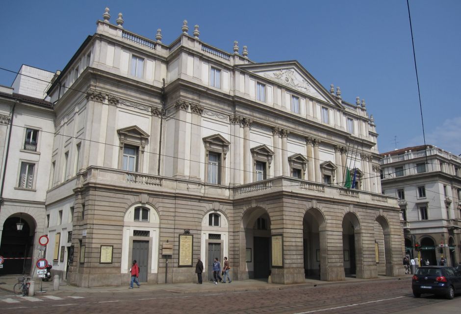 Milan: 2.5-Hour City Tour by Tram - Starting in Piazza Cadorna under the Needle-and-Thread