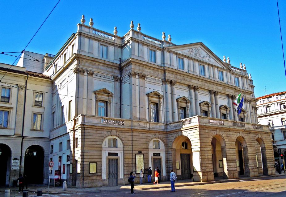 Milan 3–Hour Cultural Bike Tour - Teatro alla Scala: History Meets Performance Energy