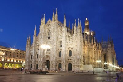 Milan: Best of Skip-the-Line Duomo Rooftops Guided Tour - Priority lift access: fast start, but not always instant