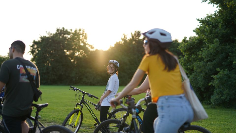 Milan: Bike Tour with Picnic on the turtle lake - Bikes, Helmets, and the Comfort Level for Nervous Riders