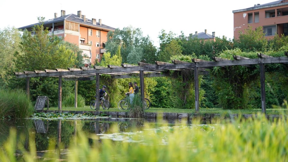 Milan: Bike Tour with Picnic on the turtle lake - Parco delle Cave: Photo Stops and the First Big Sunset Window