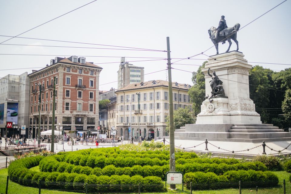 Milan: City Sightseeing Hop-On Hop-Off Bus with Audio Guide - Using the Audio Guide: 10 Languages Plus Notes on Food and Buildings