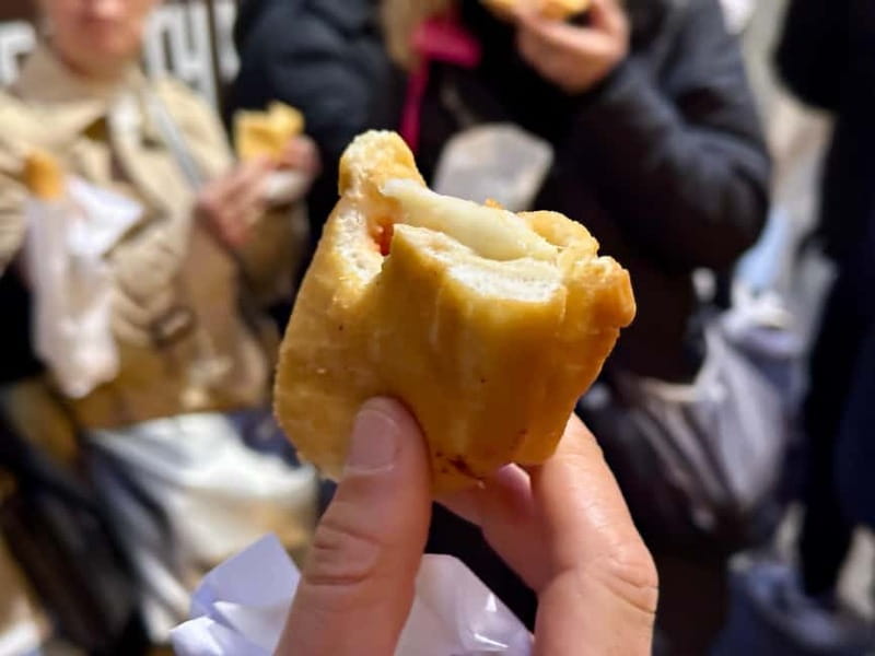 Milan: Delicious Food Tour and City Center Sightseeing - Milan sights included: Duomo and iconic squares in a tight walking plan