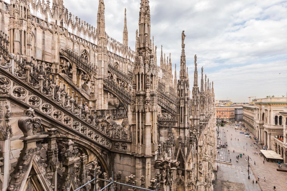 Milan Duomo and Rooftop 2-Hour Guided Tour - Inside the Cathedral: Stained Glass Meaning, Holy Nail, and Zodiac Details
